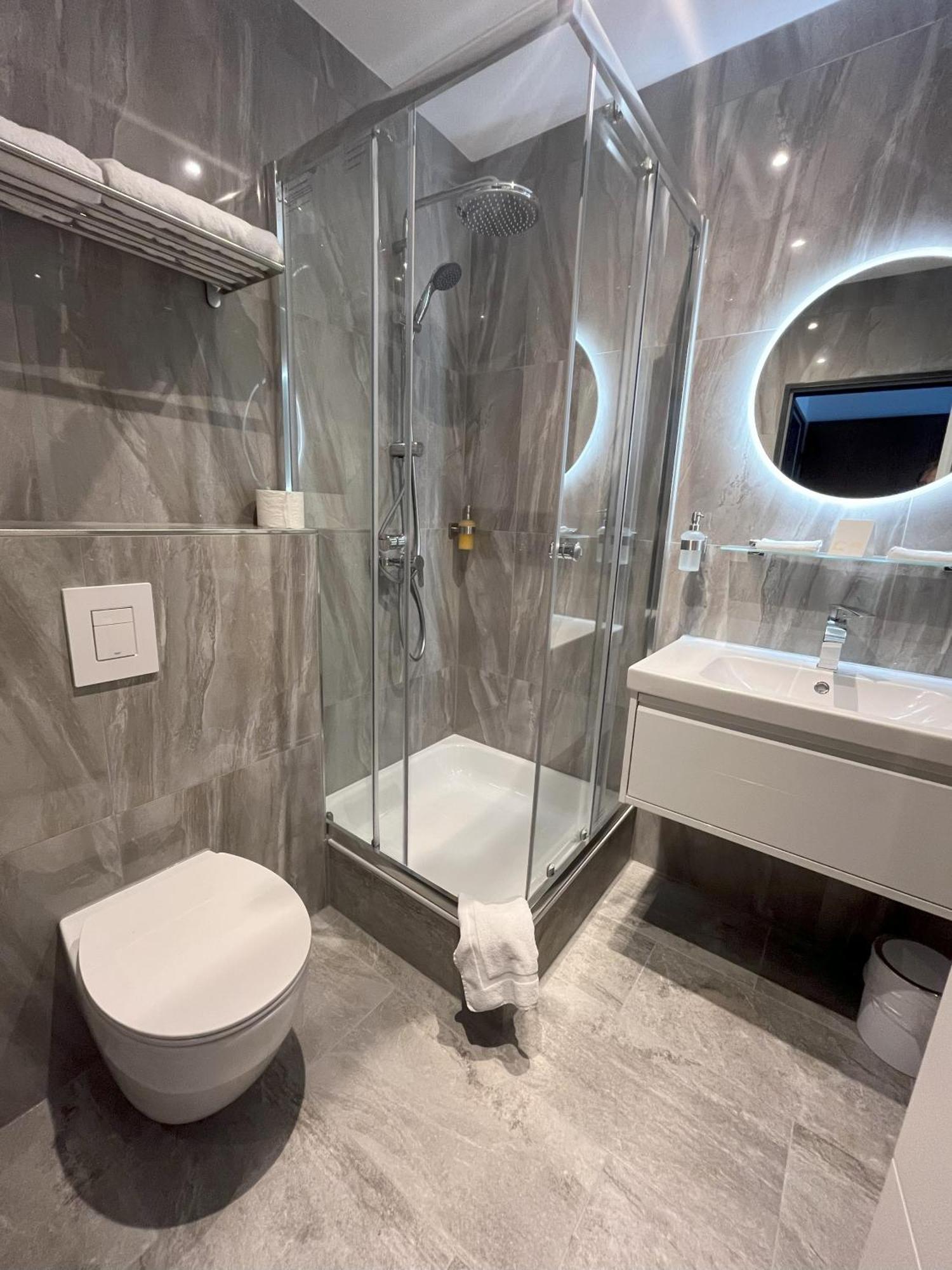Hotel Markgraf Бад Белинген Екстериор снимка